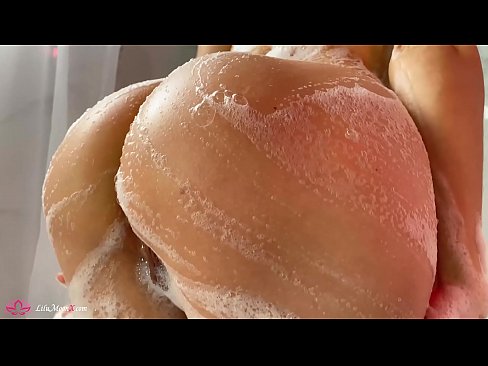 ❤️ Brunetka masturbuje kundičku s vibrátorom až do intenzívneho orgazmu v sprche ️ Super porno na porno sk.com-porn-mz.ru ❤